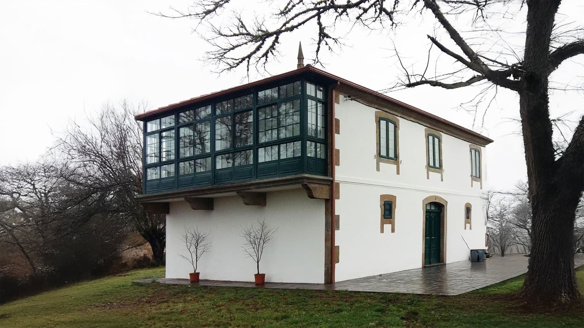 Contacte con Decornaveira para la rehabilitación de la fachada de su edificio